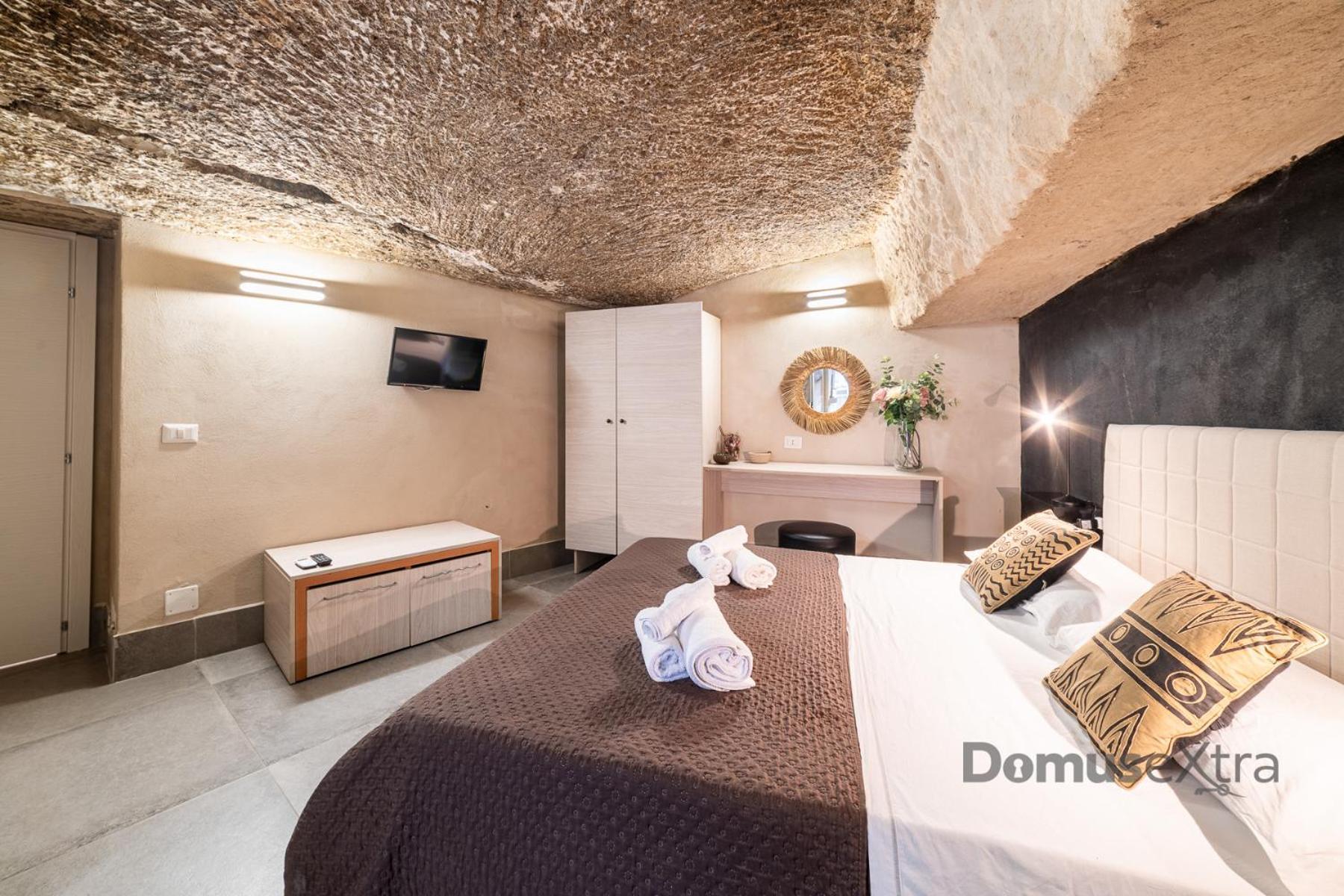 La Casa Nel Tufo By Domusextra * Napoli
